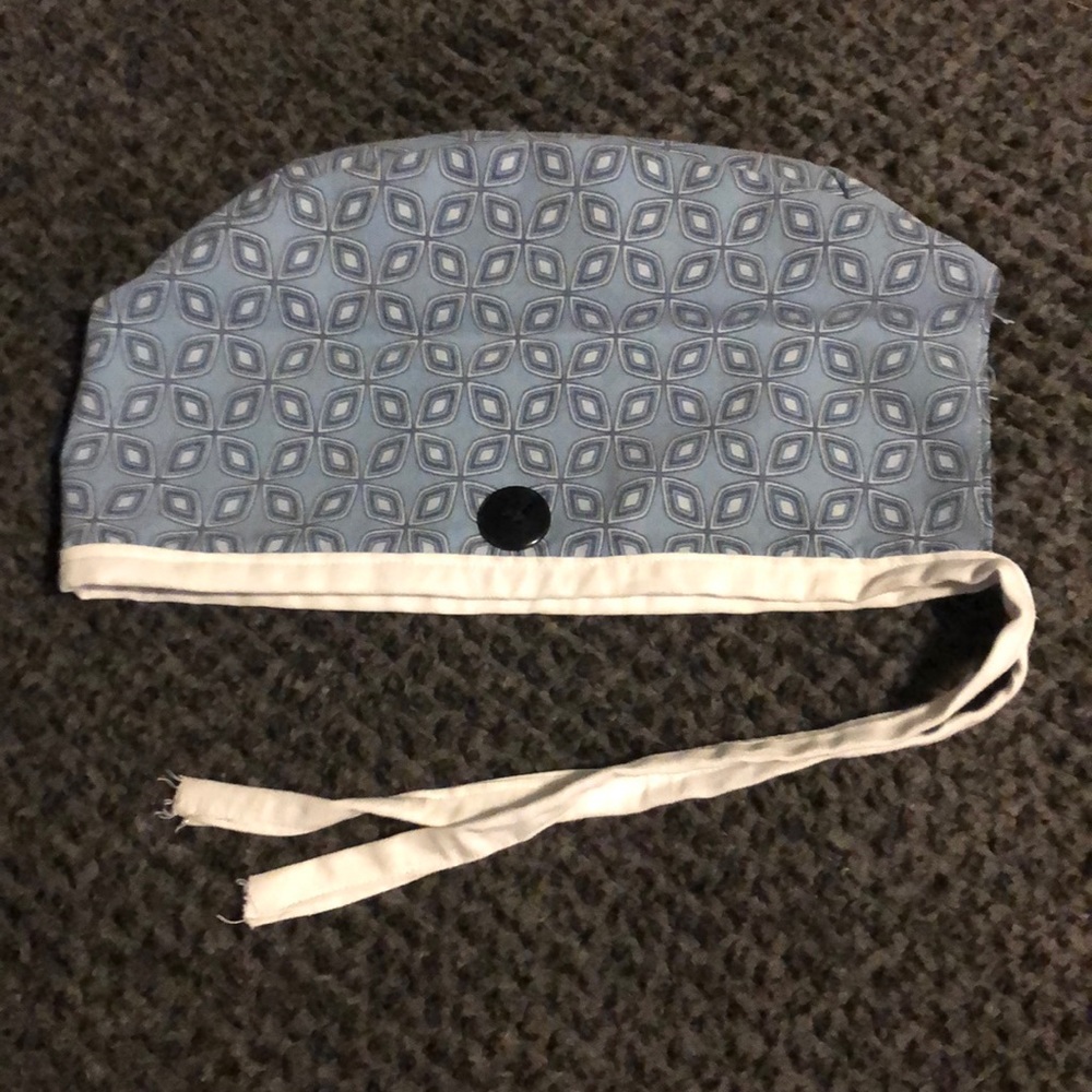 Scrub cap w buttons